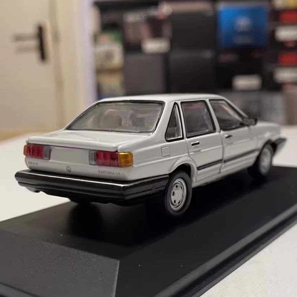 [OEM] 1:43 Volkswagen 1985 Santana B2 valkoinen pienoismalli Die-Cast