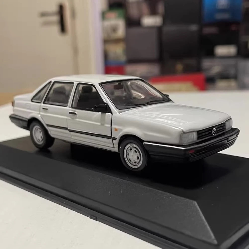 [OEM] 1:43 Volkswagen 1985 Santana B2 White Model Car Die-Cast