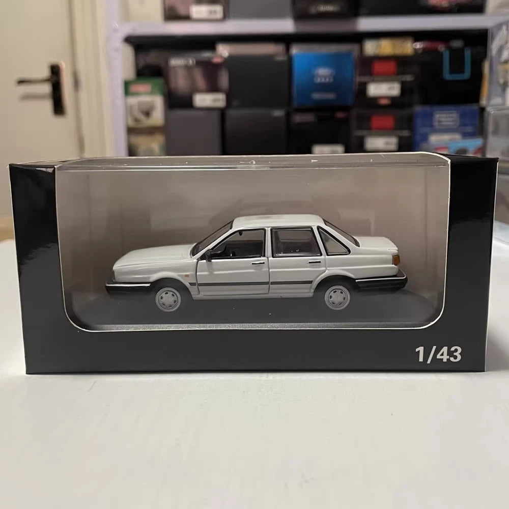 [OEM] 1:43 Volkswagen 1985 Santana B2 valkoinen pienoismalli Die-Cast