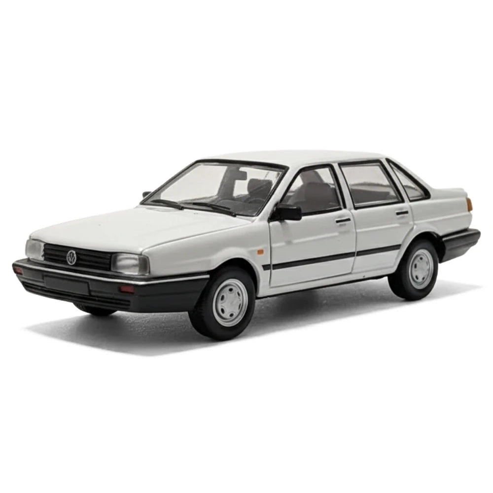 [OEM] 1:43 Volkswagen 1985 Santana B2 White Model Car Die-Cast