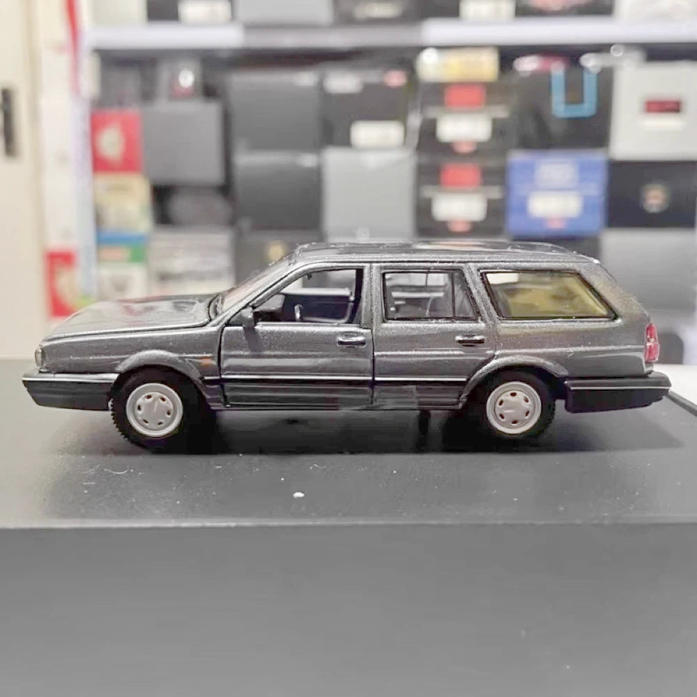 [OEM] 1:43 Volkswagen 1985 Santana Wagon Gray Model Car Die-Cast