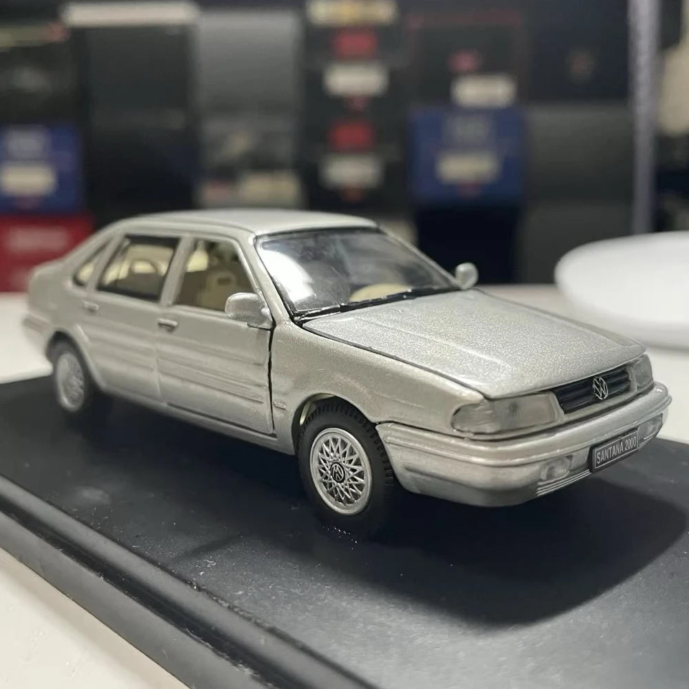 [OEM] 1:43 Volkswagen 1998 Santana 2000 Silver Model Car Die-Cast