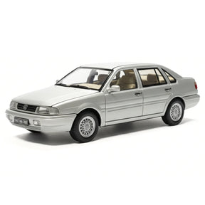[OEM] 1:43 Volkswagen 1998 Santana 2000 Silver Model Car Die-Cast