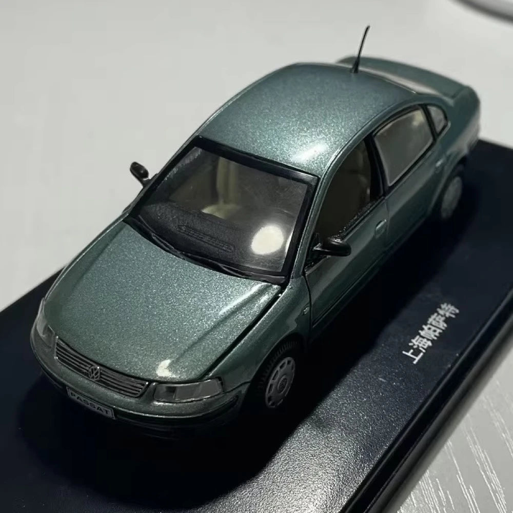 [OEM] 1:43 Volkswagen 2003 Passat B5 Blue Model Car Die-Cast