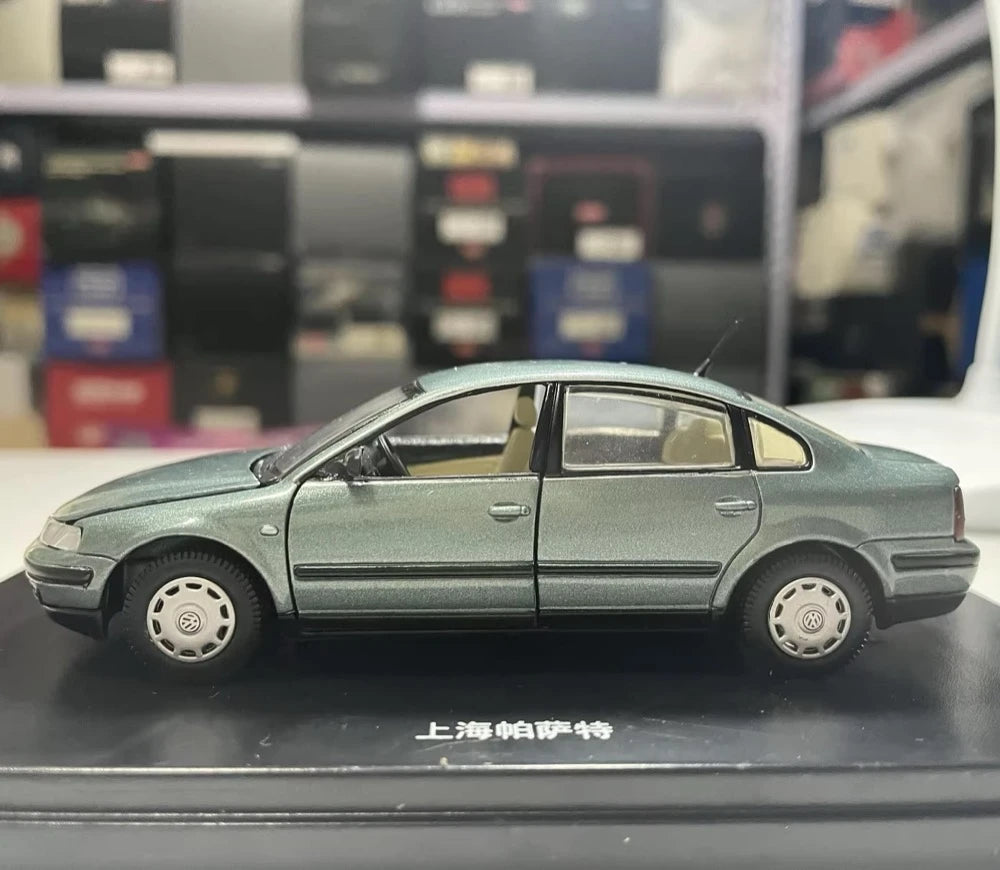 [OEM] 1:43 Volkswagen 2003 Passat B5 blu modellino di auto Die-Cast
