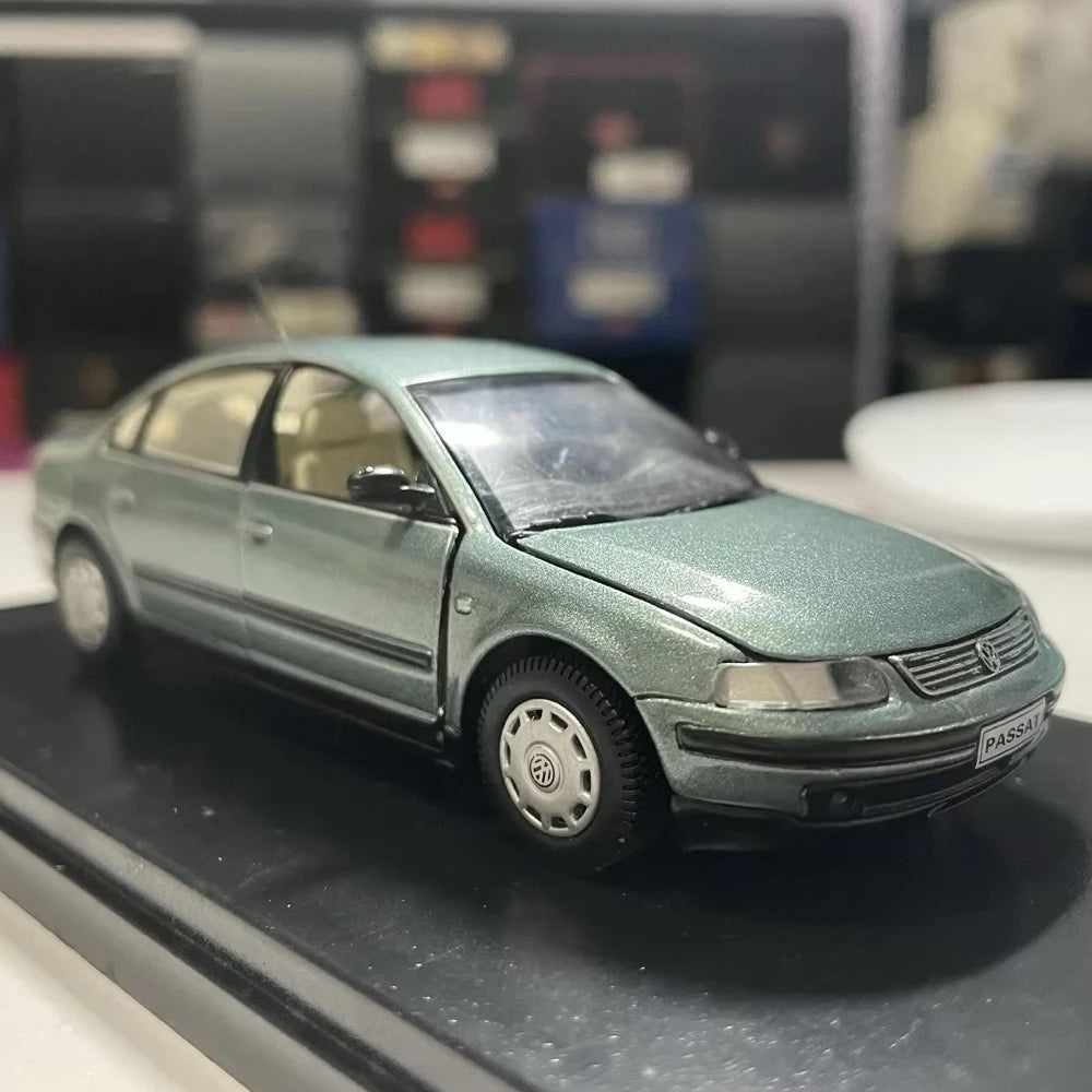 [OEM] 1:43 Volkswagen 2003 Passat B5 blu modellino di auto Die-Cast