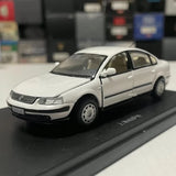 [OEM] 1:43 Volkswagen 2003 Passat B5 White Model Car Die-Cast