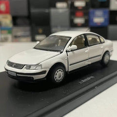 [OEM] 1:43 Volkswagen 2003 Passat B5 White Model Car Die-Cast