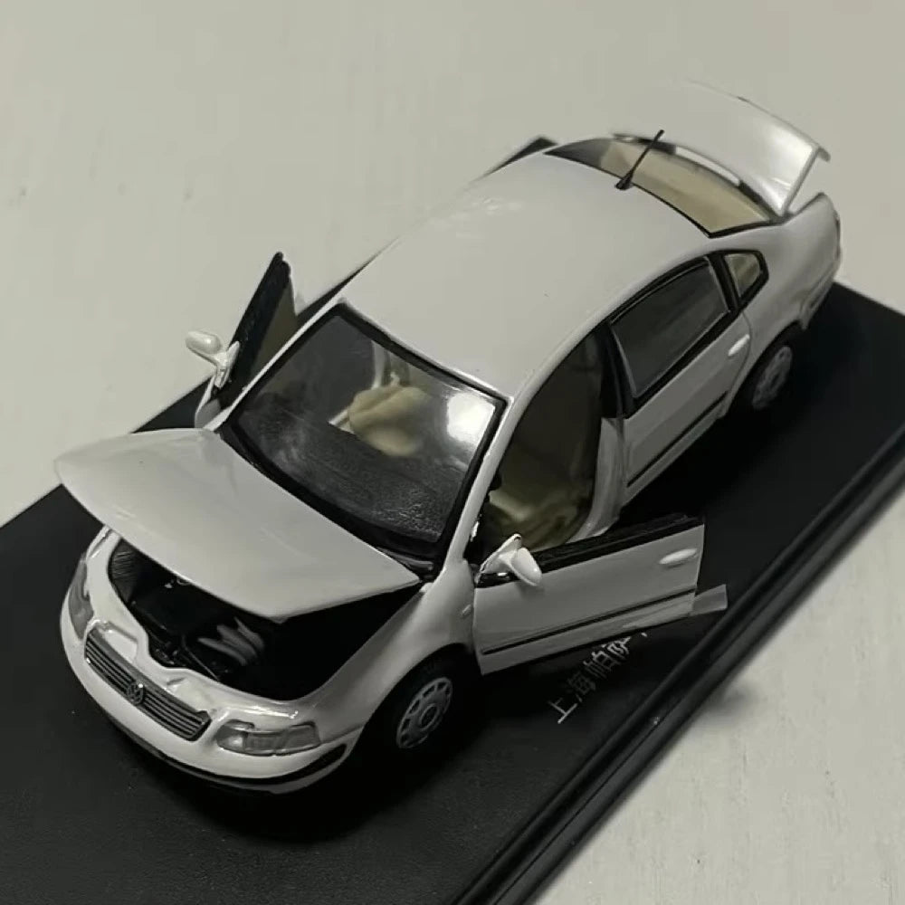 [OEM] 1:43 Volkswagen 2003 Passat B5 White Model Car Die-Cast