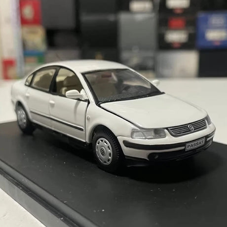 [OEM] 1:43 Volkswagen 2003 Passat B5 White Model Car Die-Cast