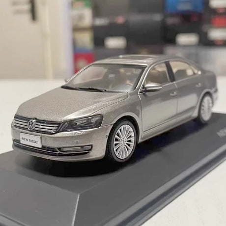 [OEM] 1:43 Volkswagen 2011 New Passat Gold Model Car Die-Cast
