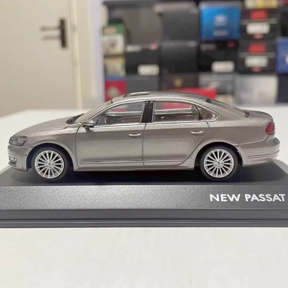 [OEM] 1:43 Volkswagen 2011 New Passat Gold Model Car Die-Cast