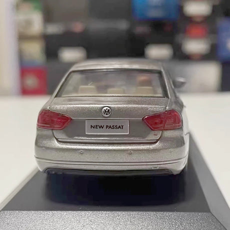 [OEM] 1:43 Volkswagen 2011 New Passat Gold Model Car Die-Cast