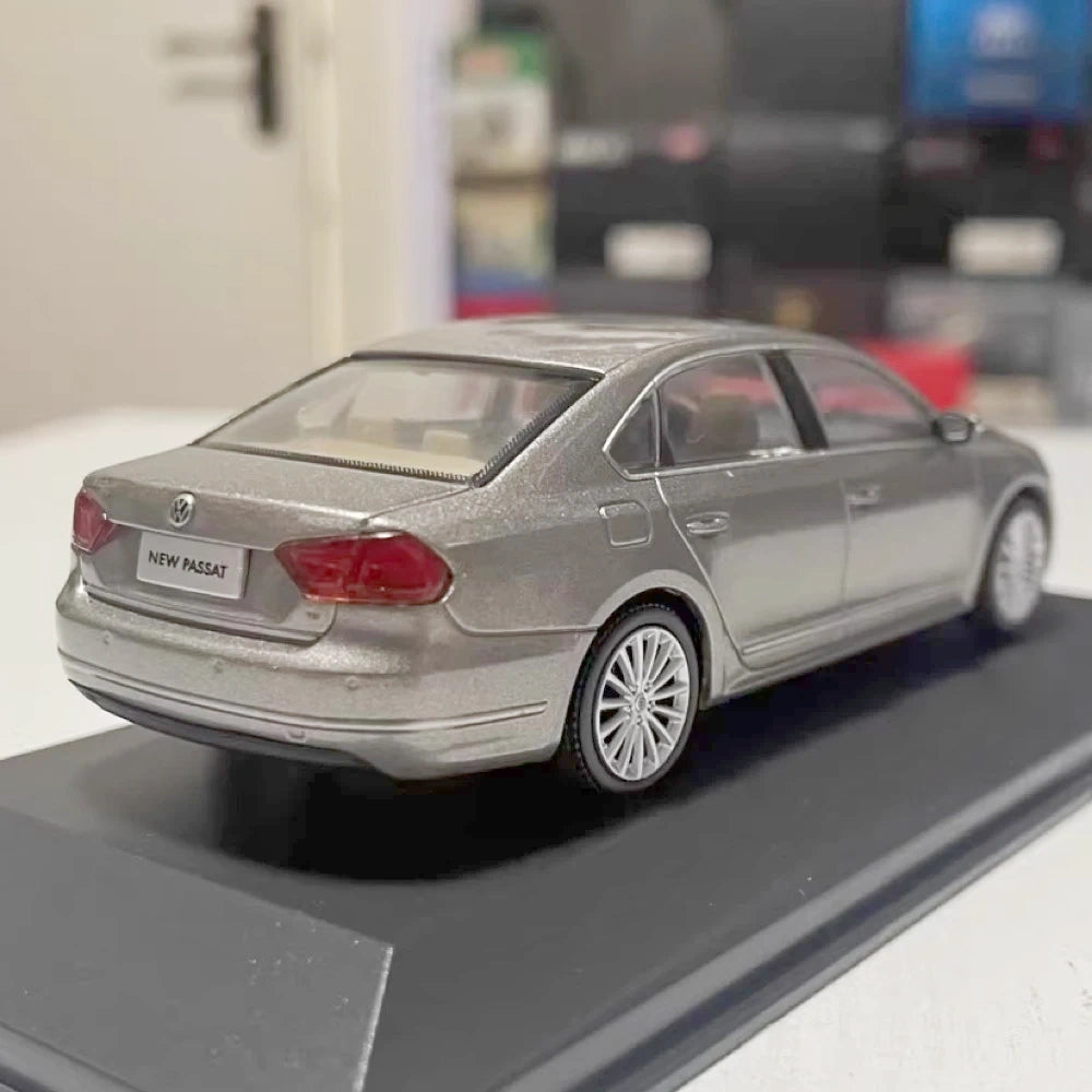 [OEM] 1:43 Volkswagen 2011 New Passat Gold Model Car Die-Cast