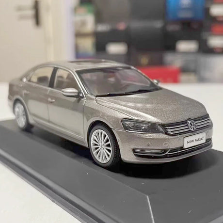 [OEM] 1:43 Volkswagen 2011 New Passat Gold Model Car Die-Cast