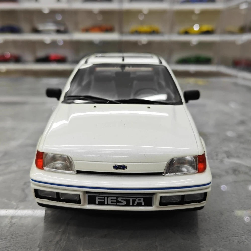 [OTTO] 1:18 Ford 1989 Fiesta XR2i White Model Car Resin