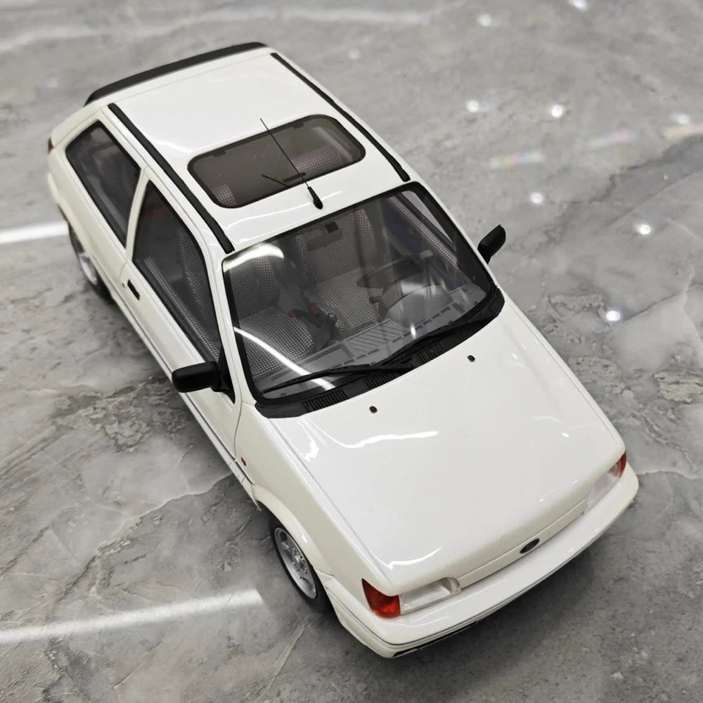 [OTTO] 1:18 Ford 1989 Fiesta XR2i White Model Car Resin