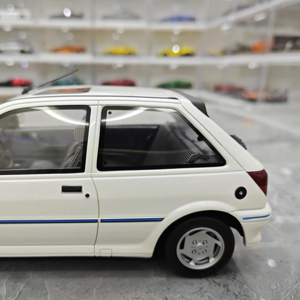 [OTTO] 1:18 Ford 1989 Fiesta XR2i White Model Car Resin