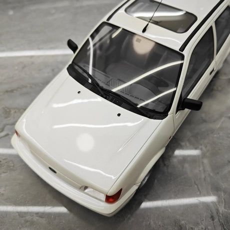 [OTTO] 1:18 Ford 1989 Fiesta XR2i White Model Car Resin