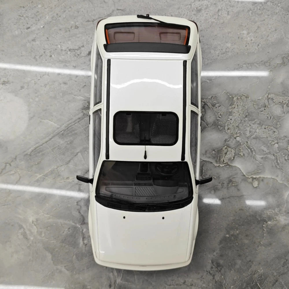 [OTTO] 1:18 Ford 1989 Fiesta XR2i White Model Car Resin