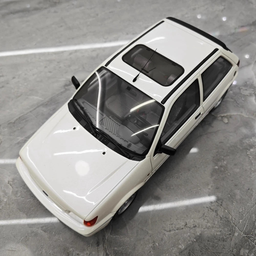 [OTTO] 1:18 Ford 1989 Fiesta XR2i White Model Car Resin