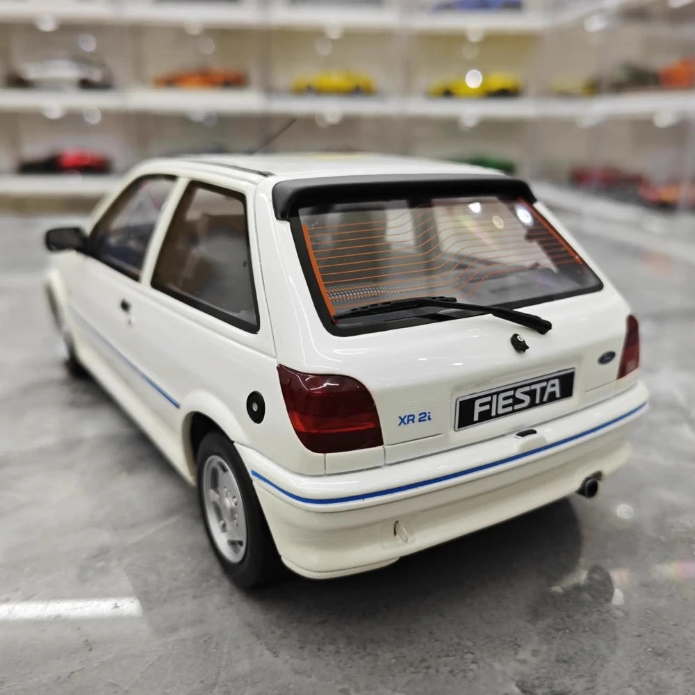 [OTTO] 1:18 Ford 1989 Fiesta XR2i White Model Car Resin