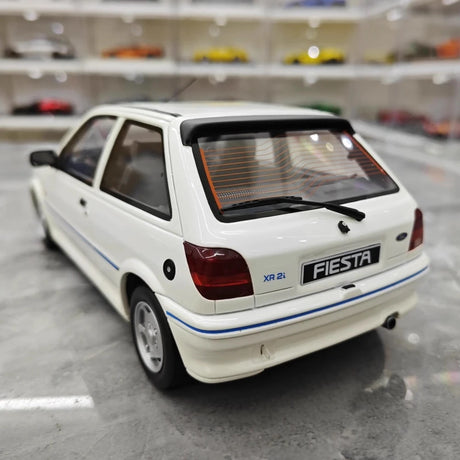 [OTTO] 1:18 Ford 1989 Fiesta XR2i White Model Car Resin