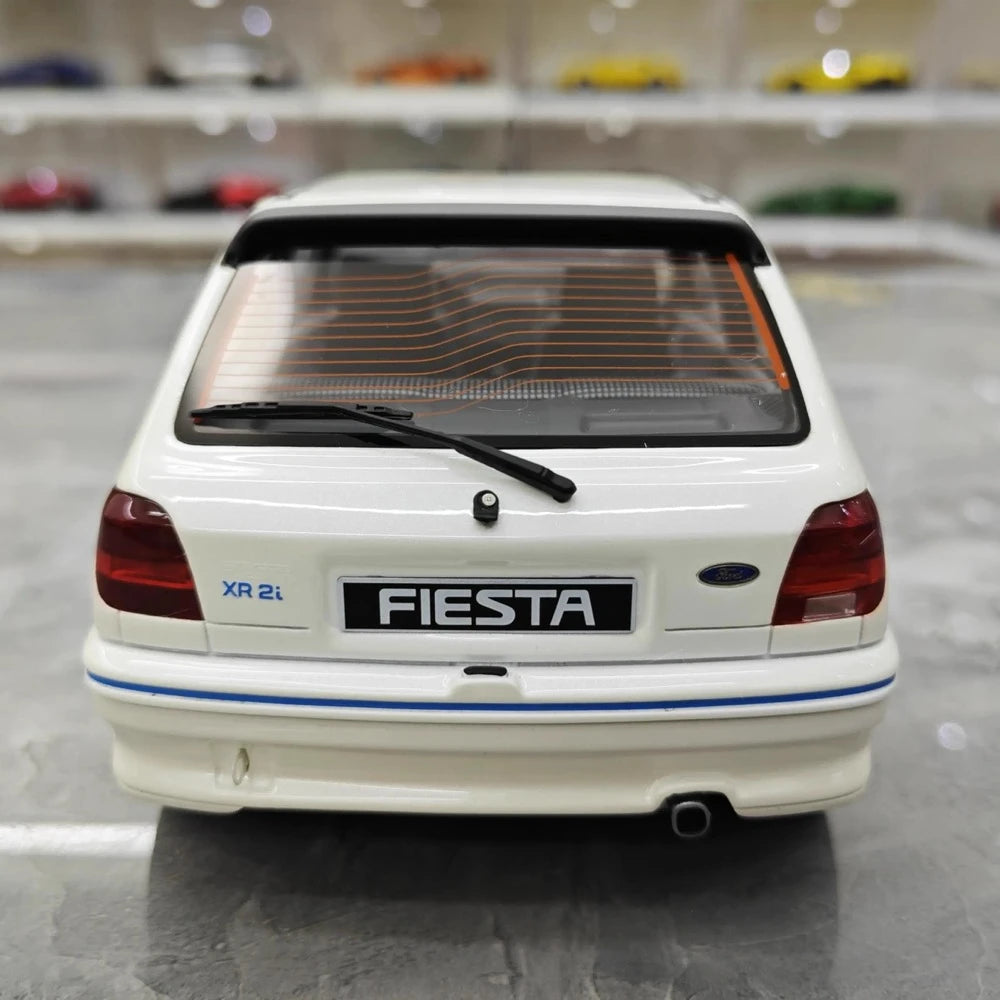 [OTTO] 1:18 Ford 1989 Fiesta XR2i ホワイト モデルカー レジン