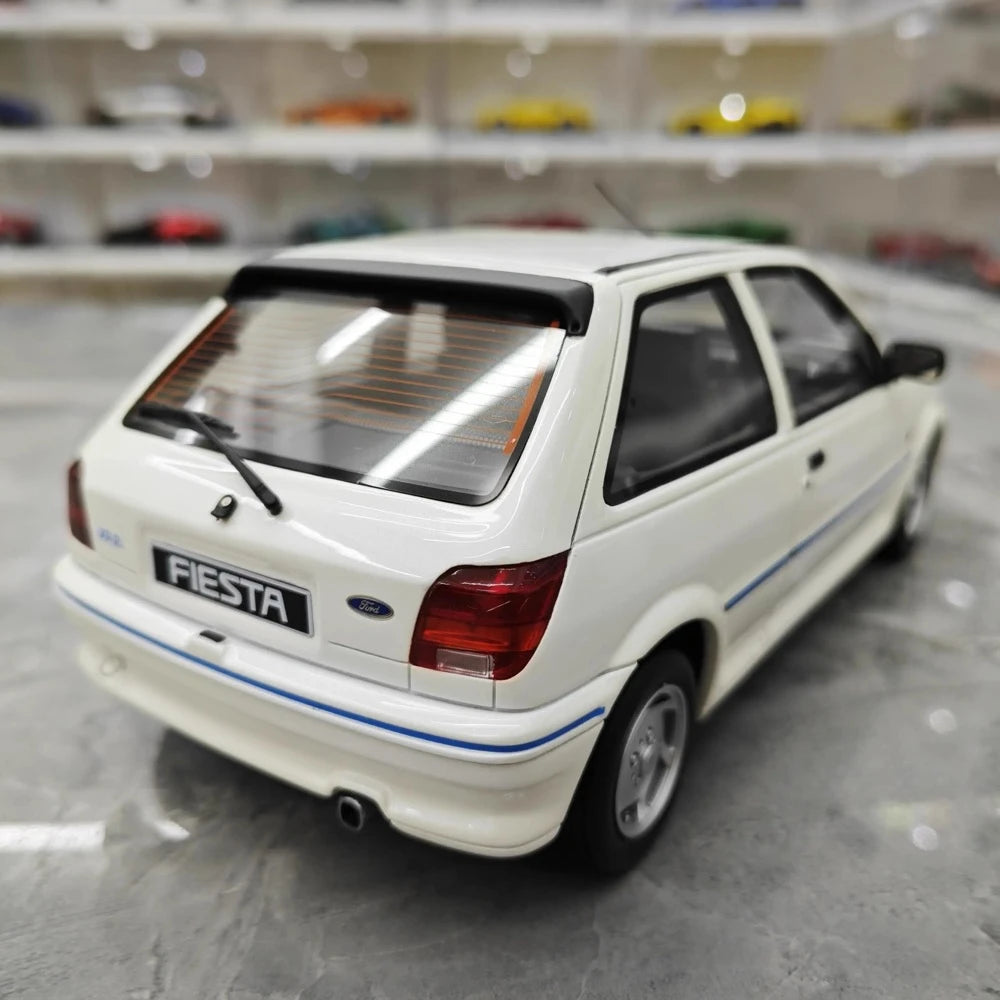 [OTTO] 1:18 Ford 1989 Fiesta XR2i White Model Car Resin