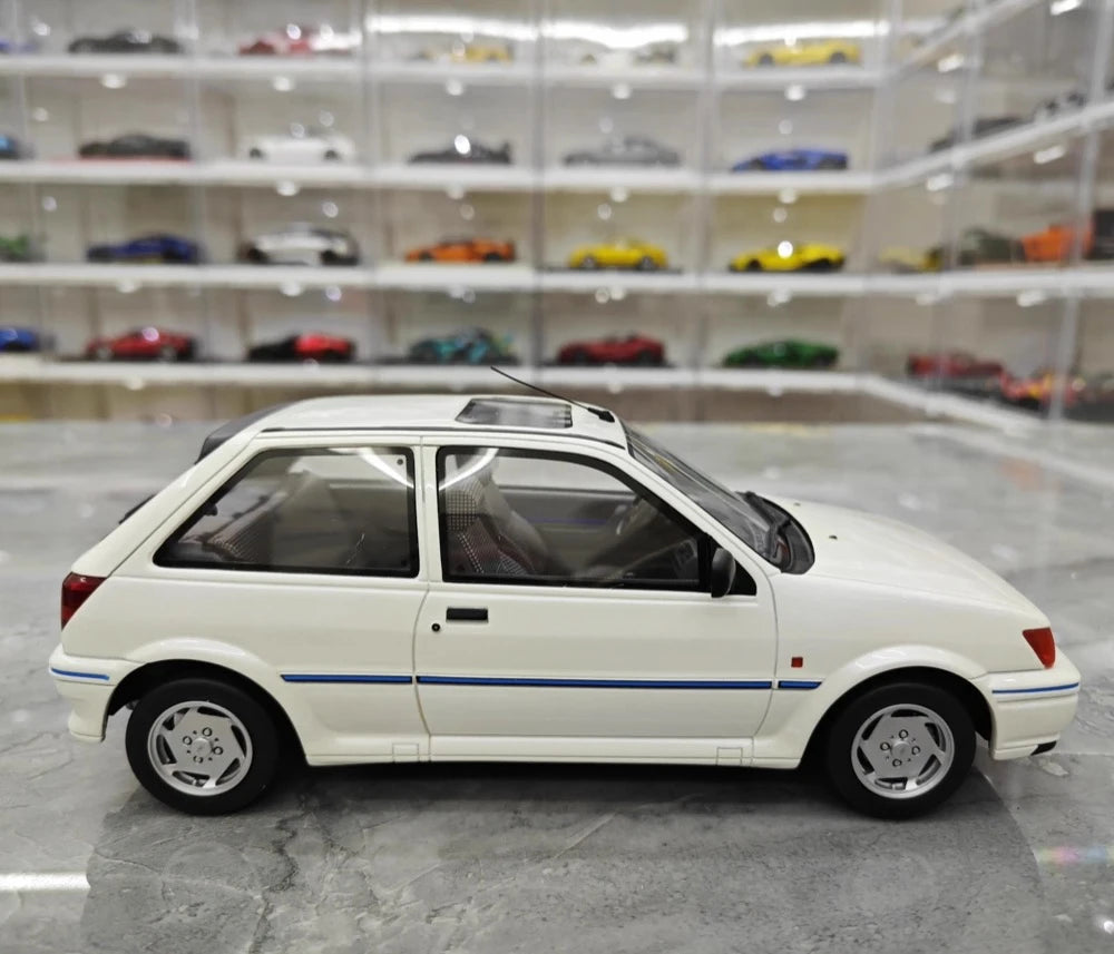 [OTTO] 1:18 Ford 1989 Fiesta XR2i White Model Car Resin