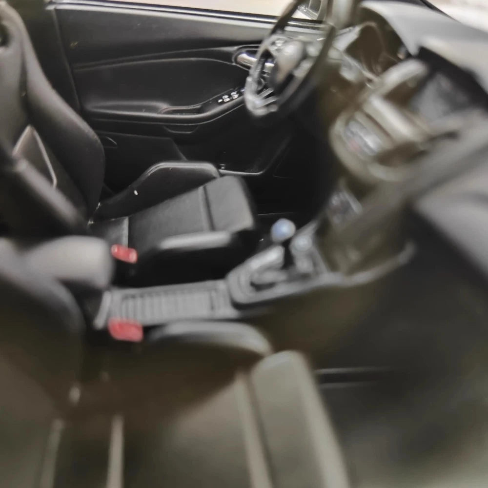 [OTTO] 1:18 Ford 2015 Focus RS musta pienoismalli Hartsi