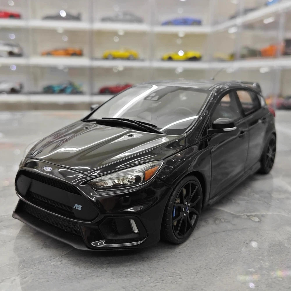 [OTTO] 1:18 Ford 2015 Focus RS musta pienoismalli Hartsi