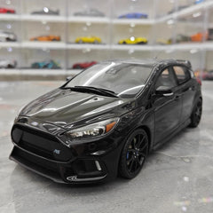[OTTO] 1:18 Ford 2015 Focus RS musta pienoismalli Hartsi