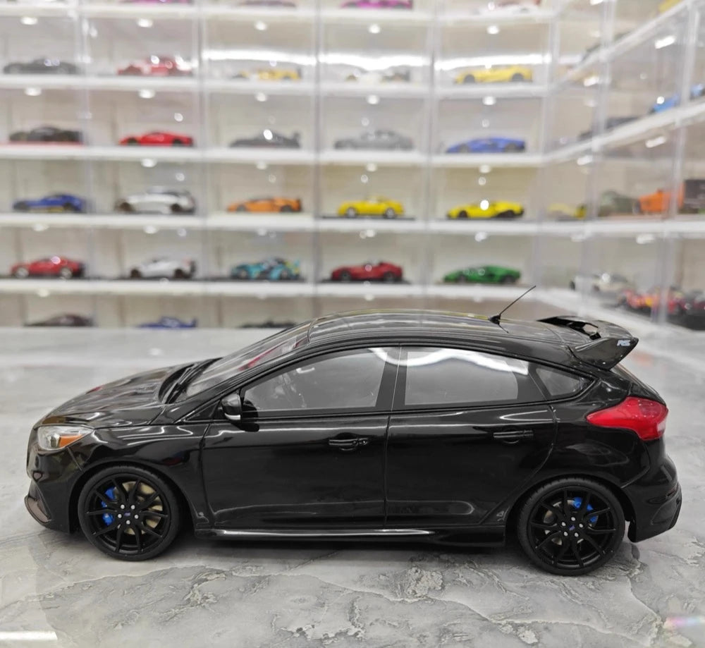 [OTTO] 1:18 Ford 2015 Focus RS musta pienoismalli Hartsi