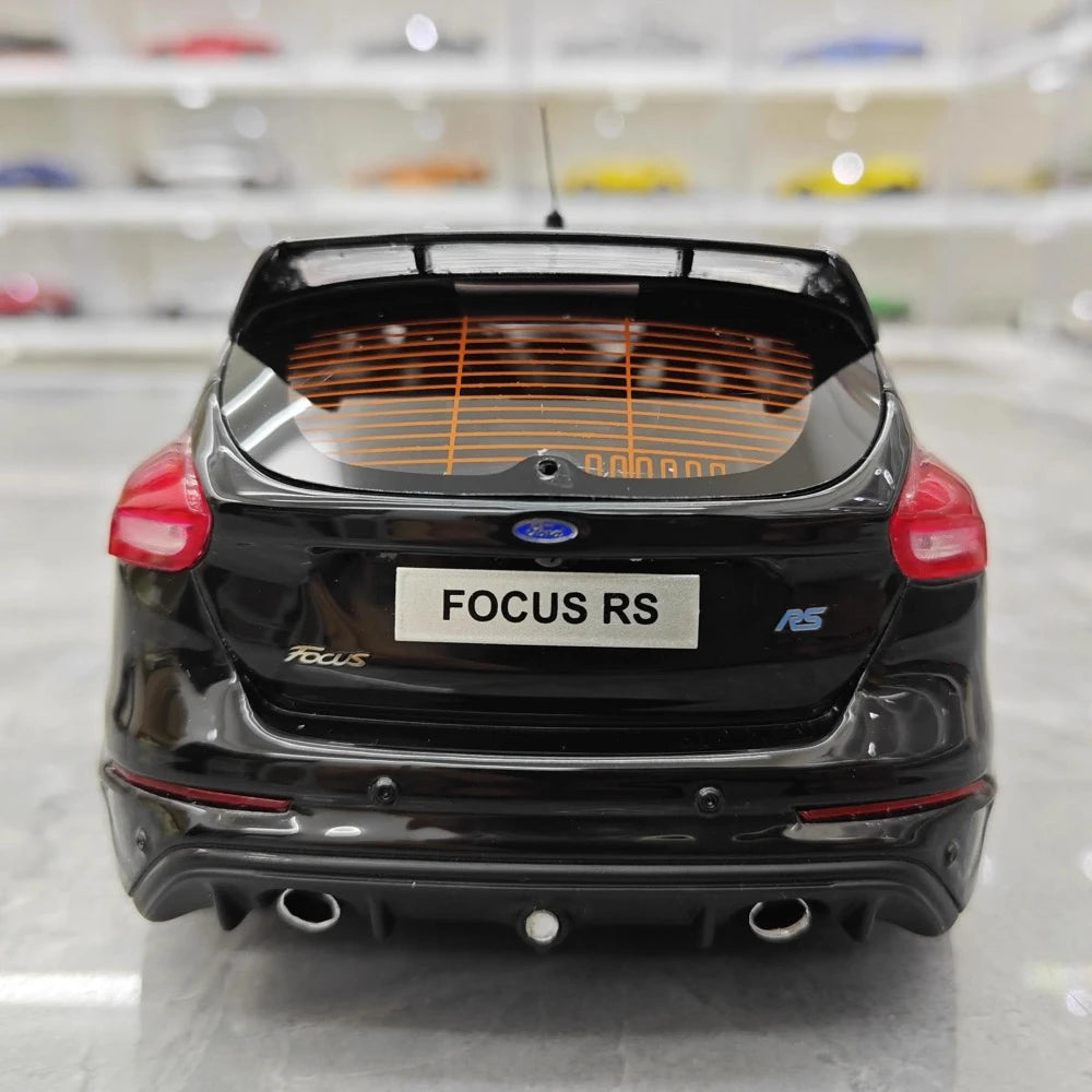 [OTTO] 1:18 Ford 2015 Focus RS musta pienoismalli Hartsi