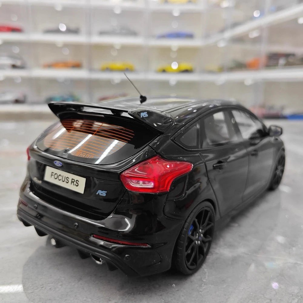 [OTTO] 1:18 Ford 2015 Focus RS musta pienoismalli Hartsi