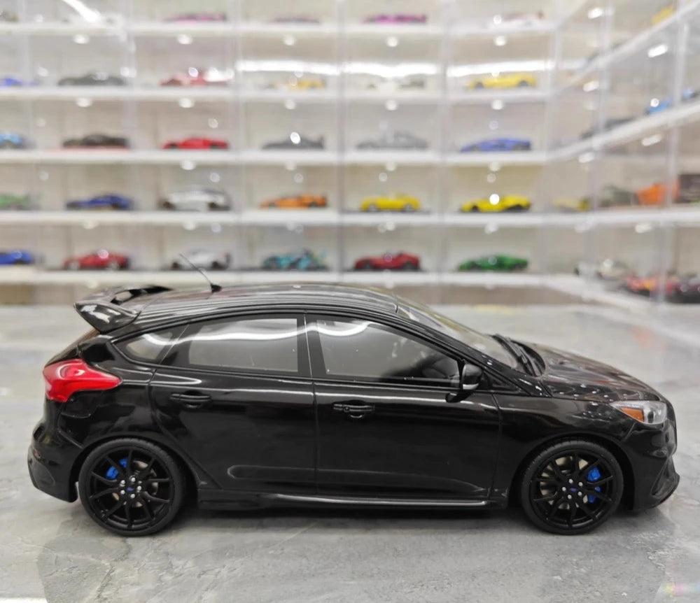 [OTTO] 1:18 Ford 2015 Focus RS musta pienoismalli Hartsi