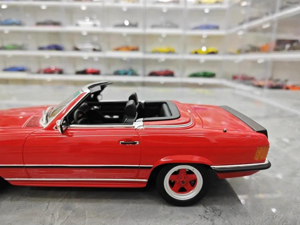 [OTTO] 1:18 Mercedes-AMG 1987 500SL R10 röd modellbil harts