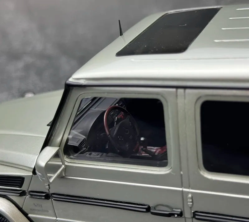 [OTTO] 1:18 Mercedes-Benz 2003 G55 AMG W463 Off White Model Car Resin