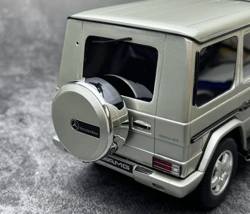 [OTTO] 1:18 Mercedes-Benz 2003 G55 AMG W463 Off White Model Car Resin