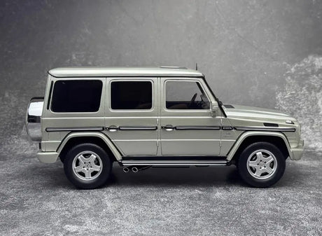 [OTTO] 1:18 Mercedes-Benz 2003 G55 AMG W463 Off White Model Car Resin
