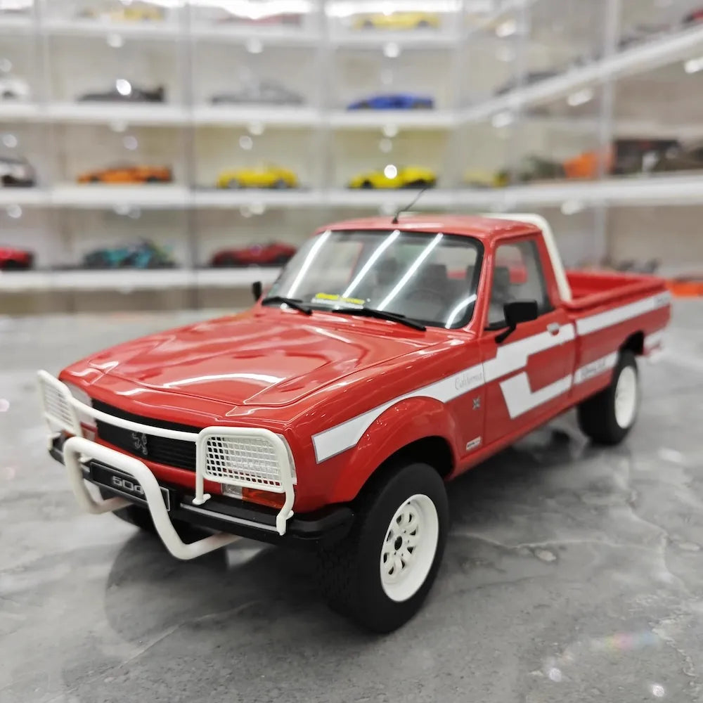 [OTTO] 1:18 Peugeot 1980 504 pick-up rosso modellino di auto resina