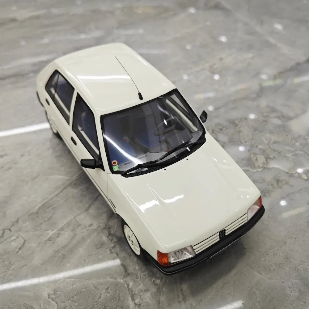 [OTTO] 1:18 Peugeot 1988 205 Junior Blanc Meije Model Car Resin