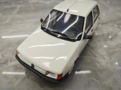 [OTTO] 1:18 Peugeot 1988 205 Junior Blanc Meije Model Car Resin