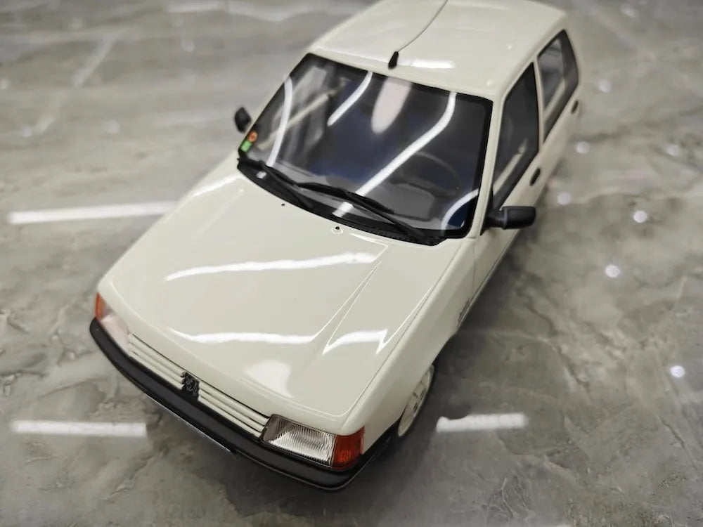 [OTTO] 1:18 Peugeot 1988 205 Junior Blanc Meije Model Car Resin