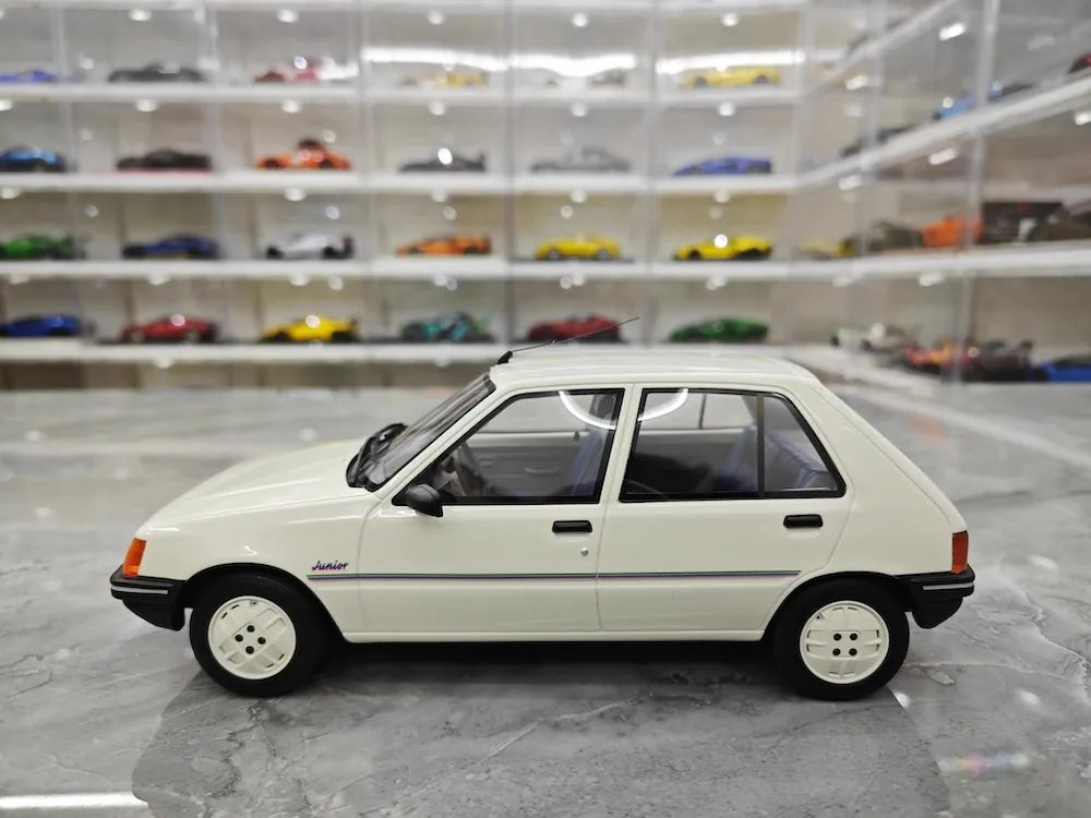 [OTTO] 1:18 Peugeot 1988 205 Junior Blanc Meije Model Car Resin