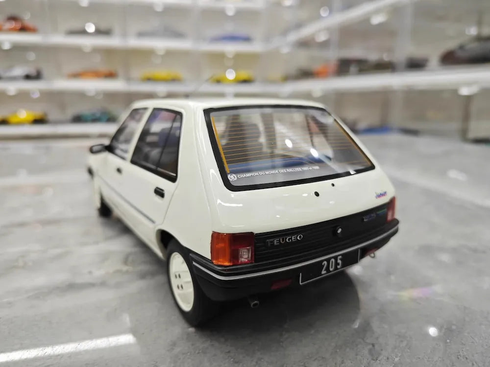 [OTTO] 1:18 Peugeot 1988 205 Junior Blanc Meije Model Car Resin