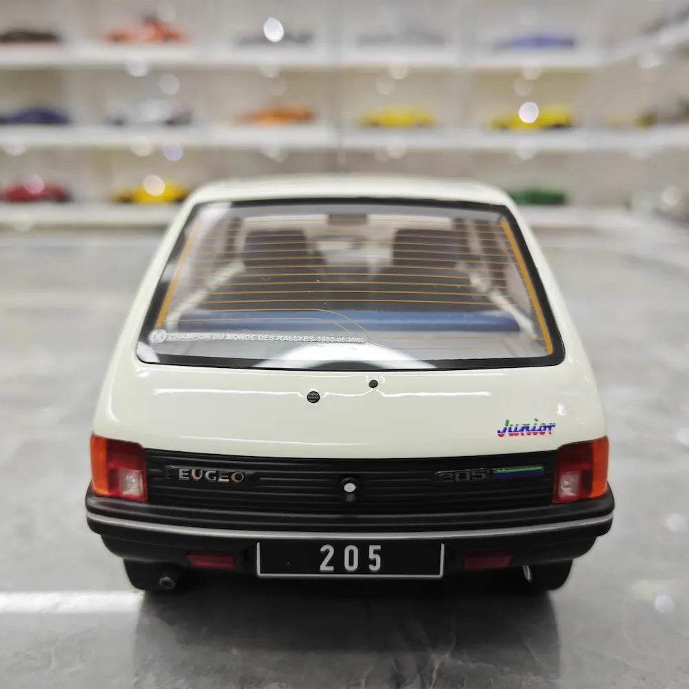 [OTTO] 1:18 Peugeot 1988 205 Junior Blanc Meije Model Car Resin
