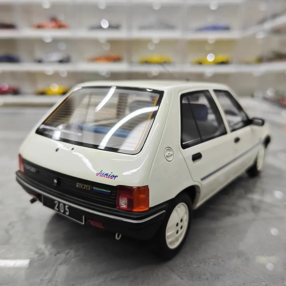 [OTTO] 1:18 Peugeot 1988 205 Junior Blanc Meije Model Car Resin