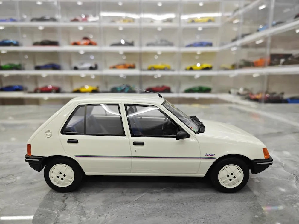 [OTTO] 1:18 Peugeot 1988 205 Junior Blanc Meije Model Car Resin
